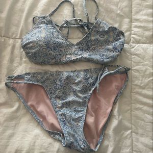 ⭐️blue/pink paisley swim set